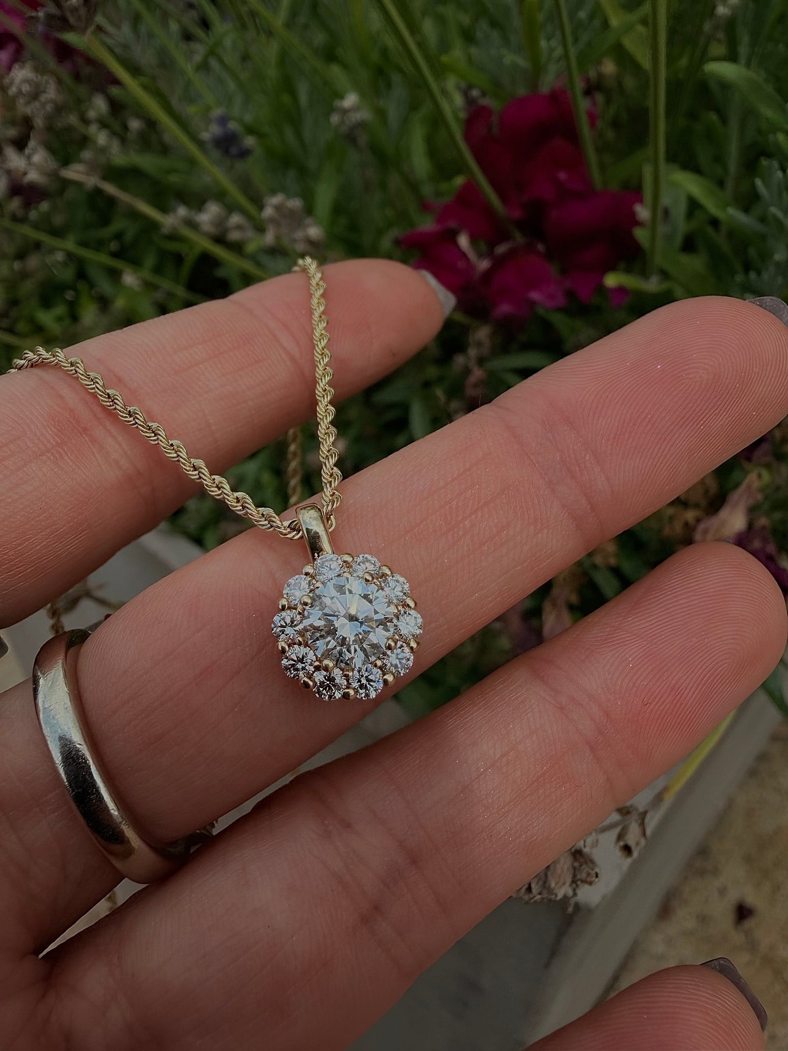 14KY Natural Diamond Halo Pendant 1.1CTW