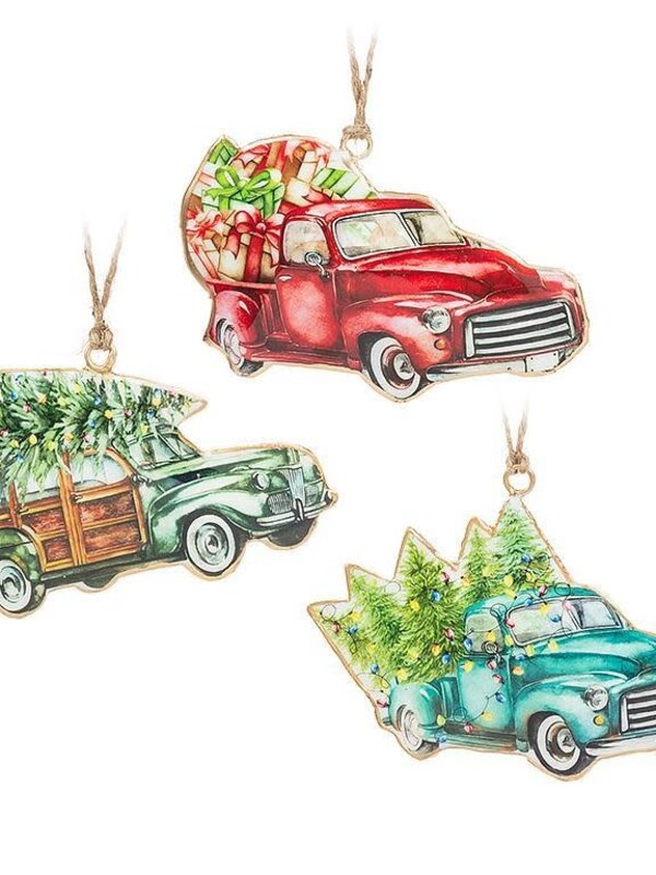 Abbott Trucks with tree ornament/ ornemant camions avec sapin