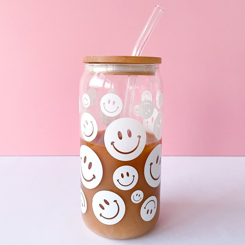 https://cdn.shoplightspeed.com/shops/641203/files/51497482/800x800x1/smiley-beer-can-glass.jpg