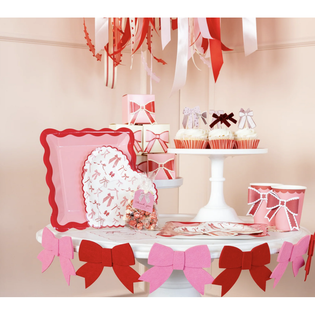 Bow Pattern Scalloped Heart Plates