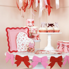 Bow Pattern Scalloped Heart Plates