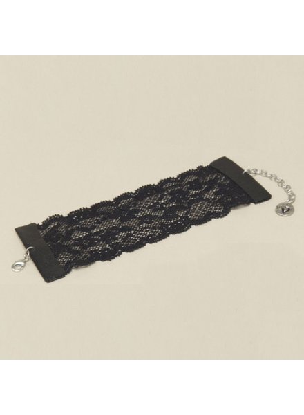 Cuff Bracelet In Lace Black Or White