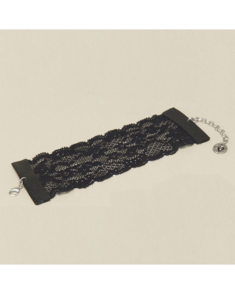 Cuff Bracelet In Lace Black Or White