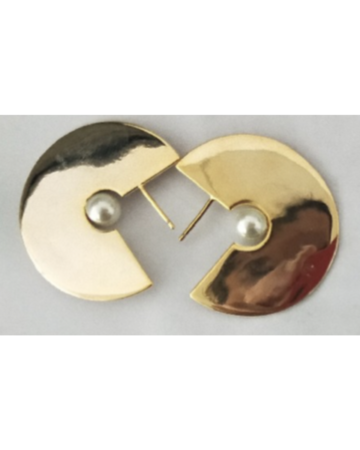 Pierced Brass 18k