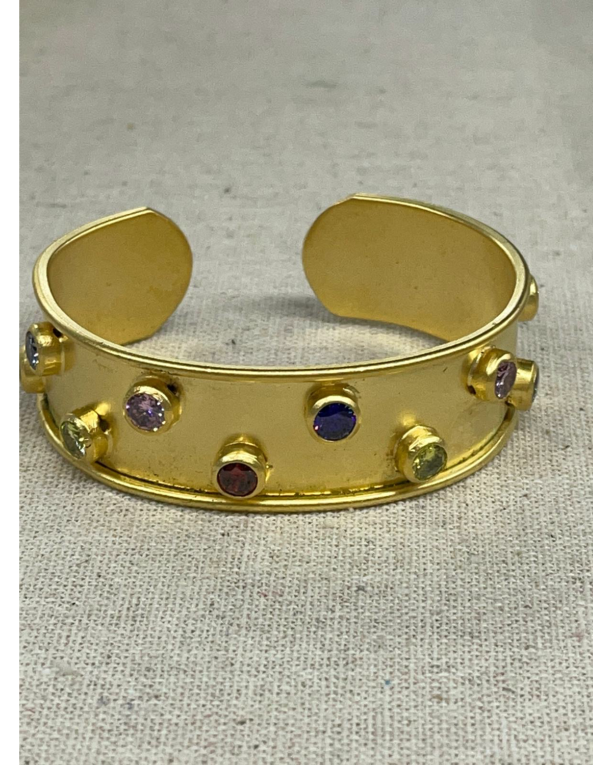 Crystals cuff gold plated