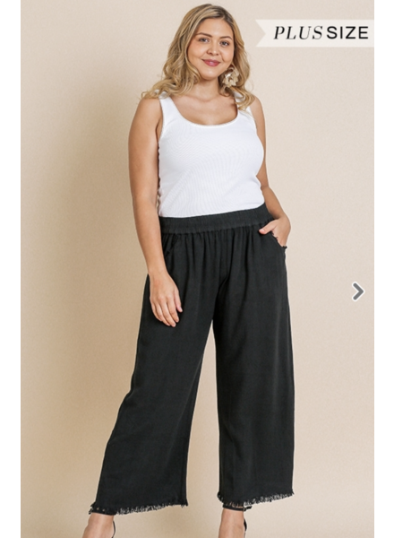 Wide leg pant with elastic waist, pockets and frayed hem