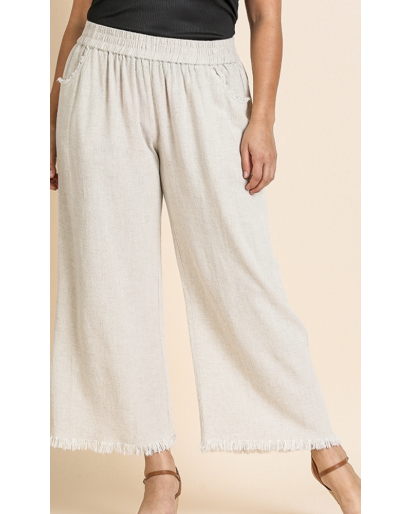 Wide leg pant with elastic waist, pockets and frayed hem