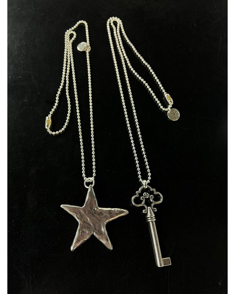 medium Charm Military 4 Soles necklace