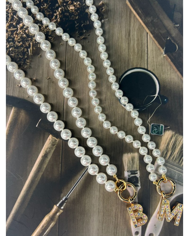 Letter Pearl necklace