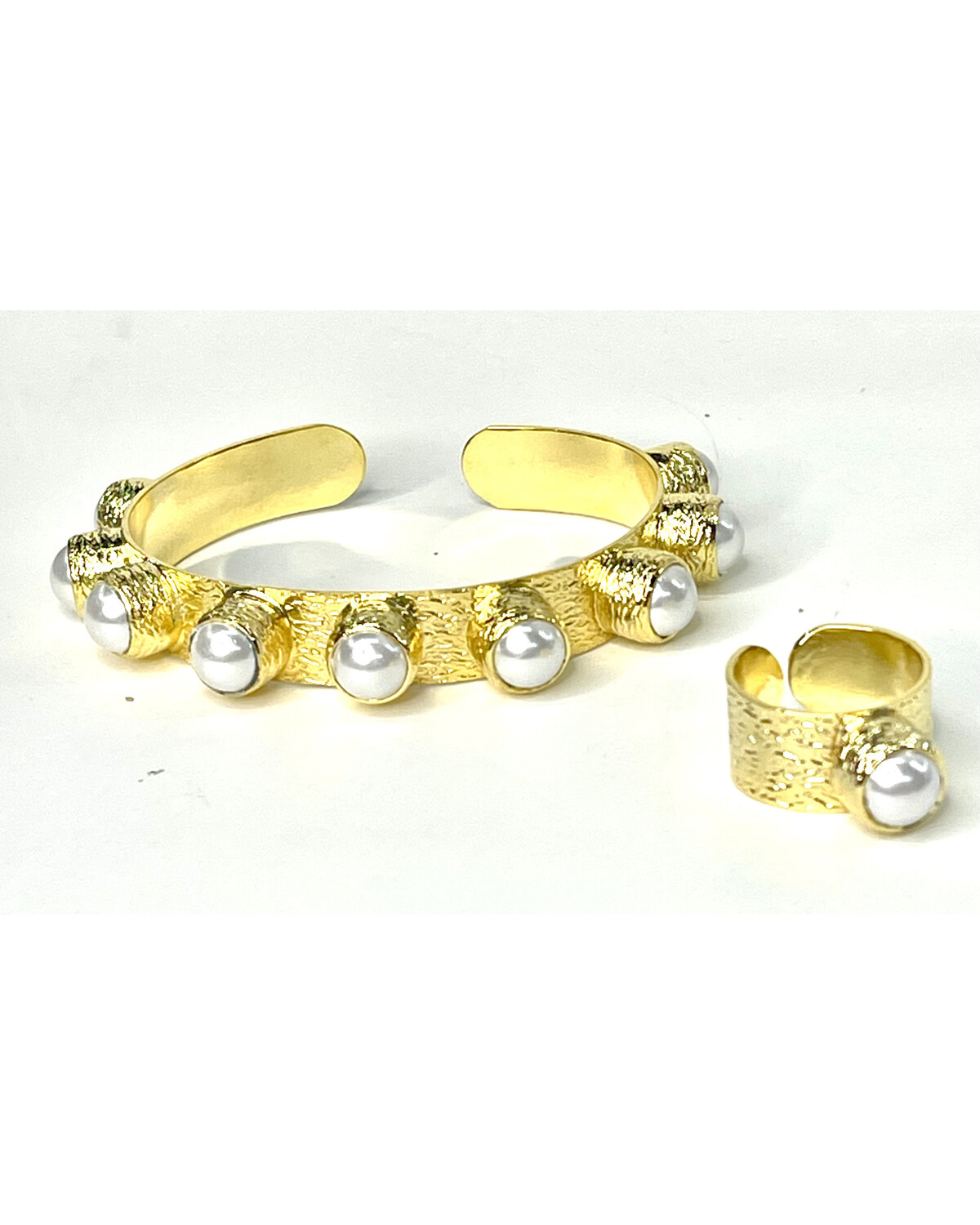 Set pearl bangle and ring