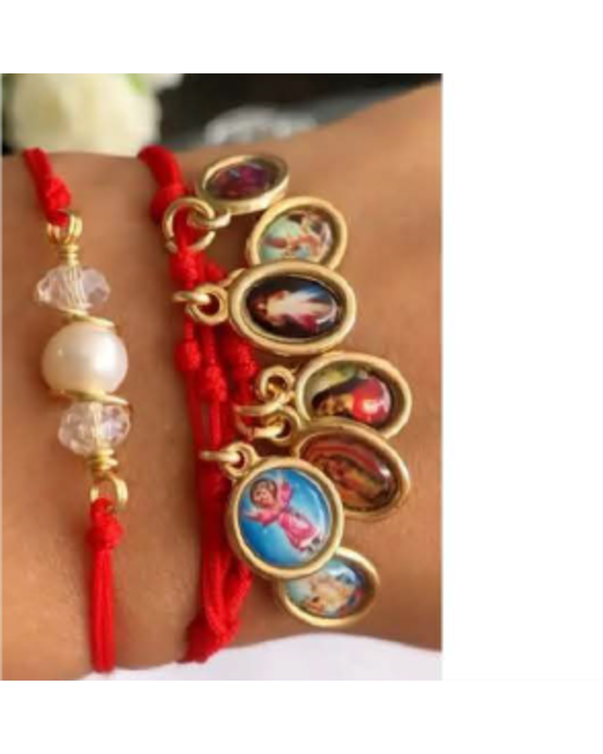 Pulseras rojas santos y perlas