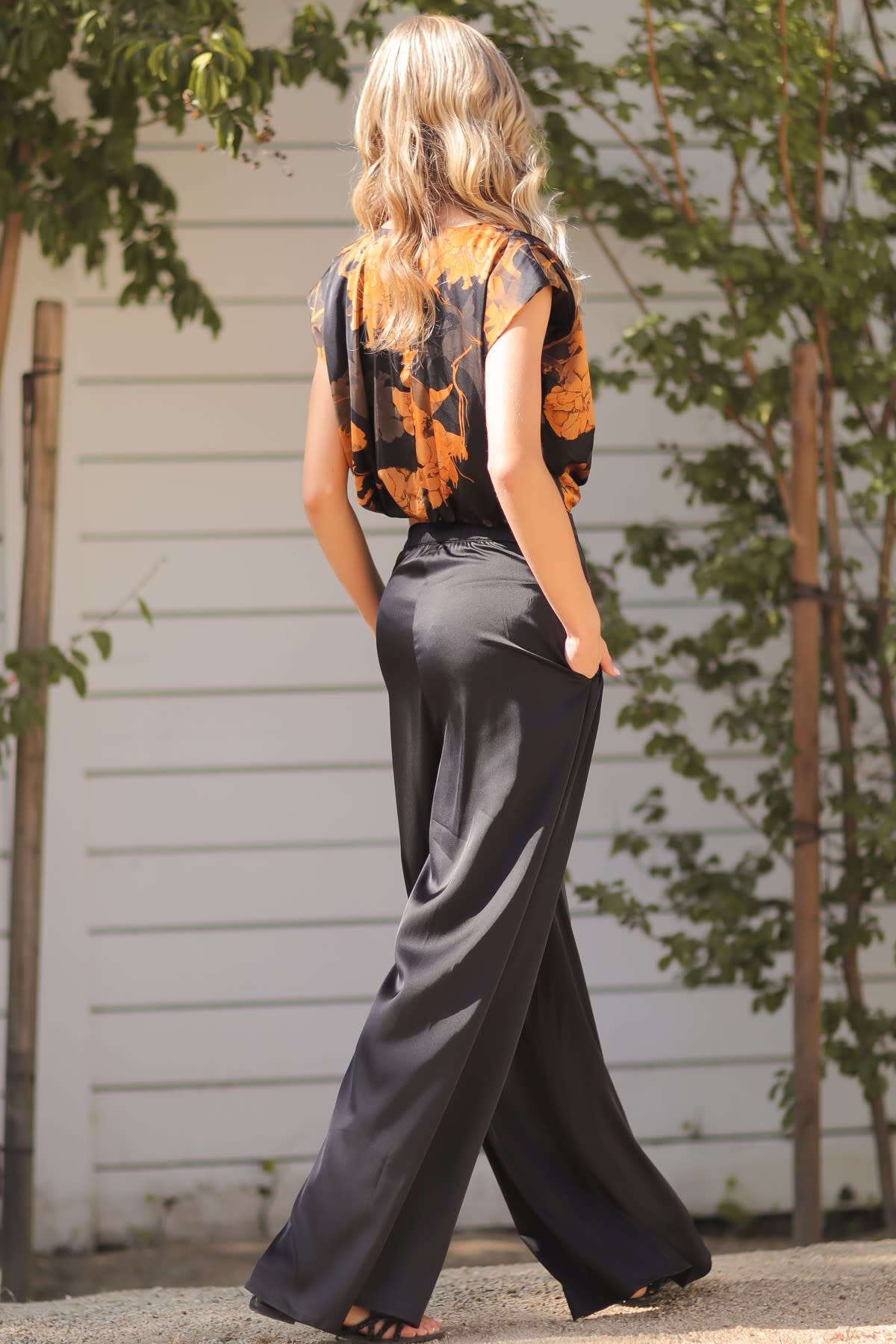 SHOULDER PAD CROPPED TOP & HIGH WAISTED PANTS SET B’LA Btq & Avarcaspr