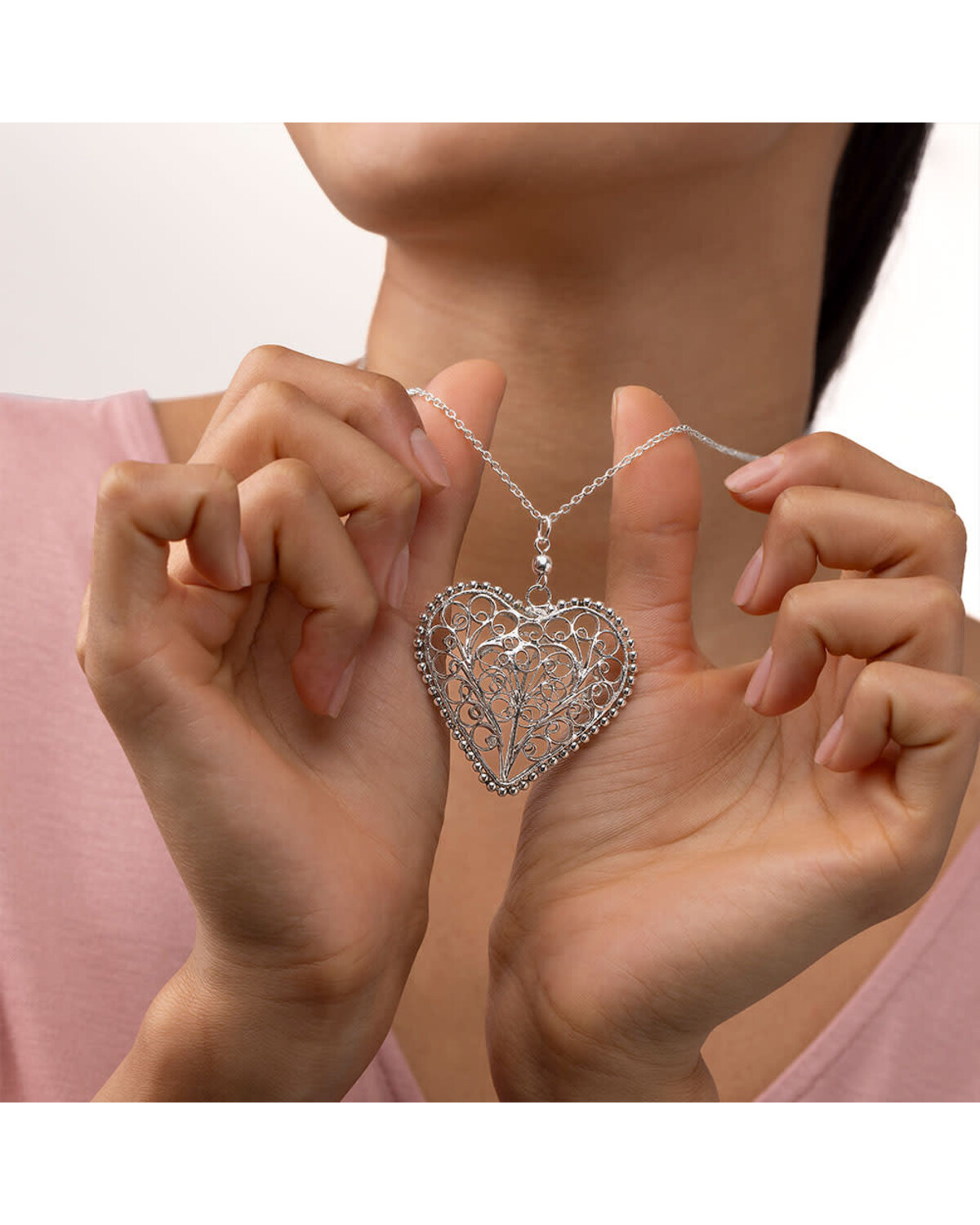 mi1112HEART PENDANT EMBROIDERY
