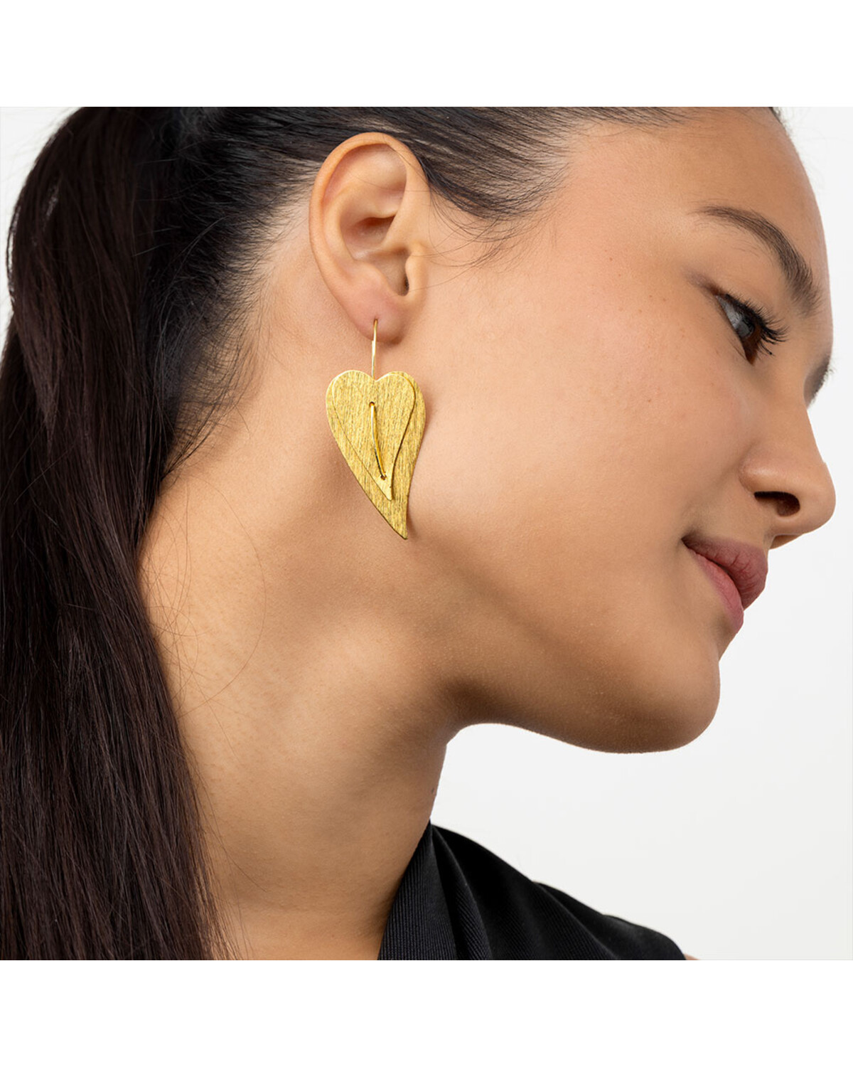 DD16129SIRREGULAR HEART EARRINGS