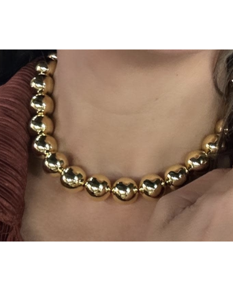 GOLD PLEATED SPHERES NECKLACE