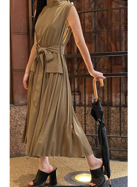 Sleevesless Pleated Dress w/Side Shoulder Button