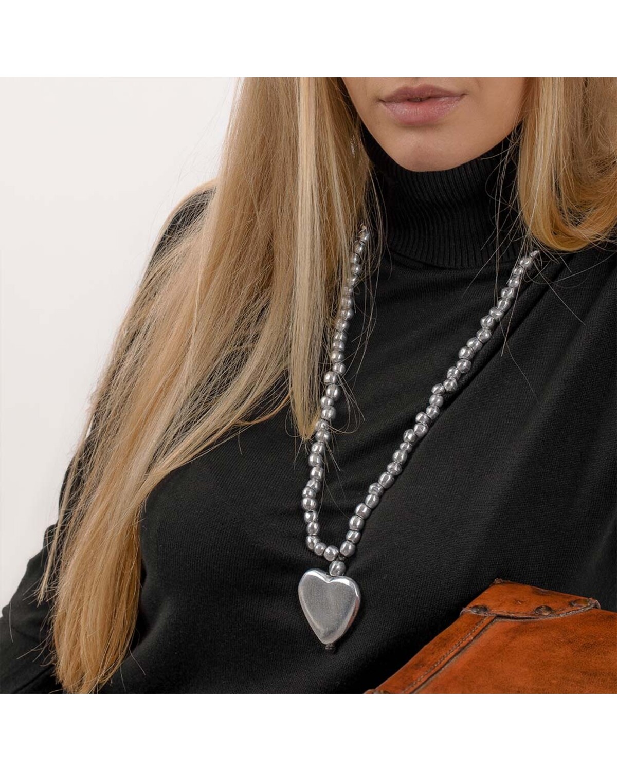 AL02185 /Long Necklace Spheres and Heart