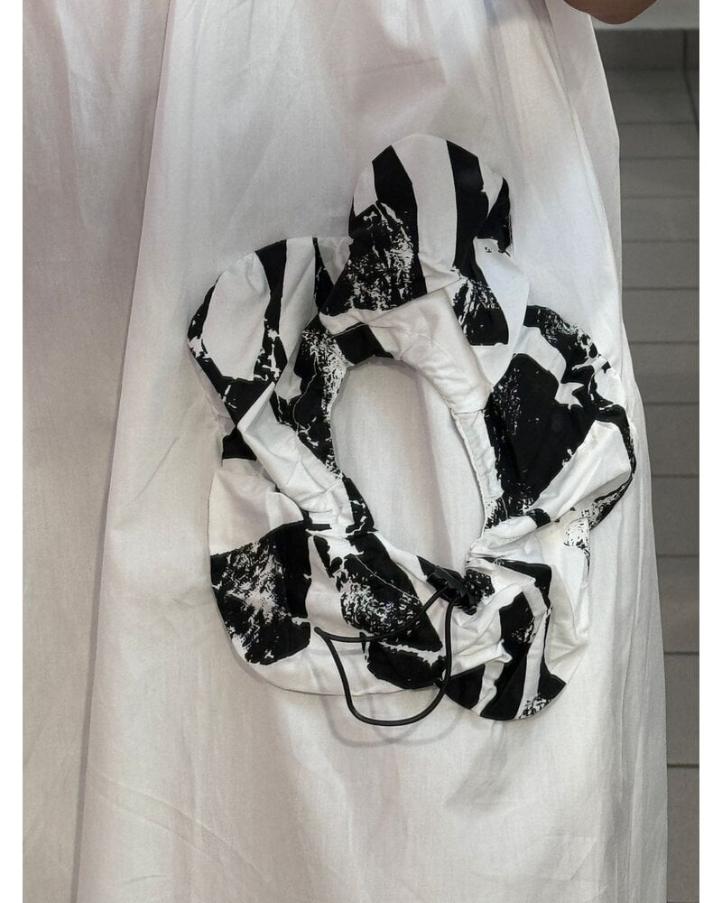 FLOWER DETAIL BLACK AND WHITE DRESS