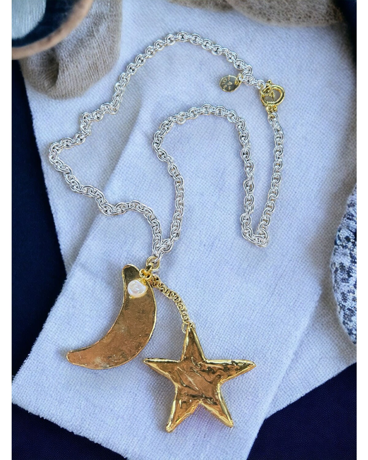 Moon & Star Long Necklace 4 soles 32"