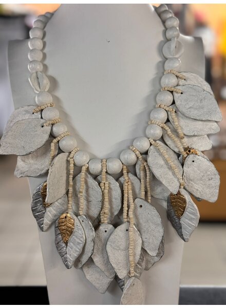 Multin. leaves Paper necklace