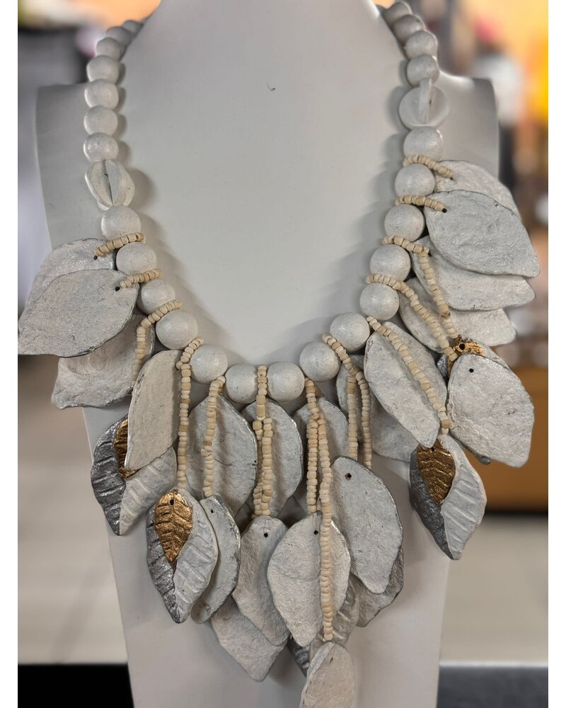 Multin. leaves Paper necklace