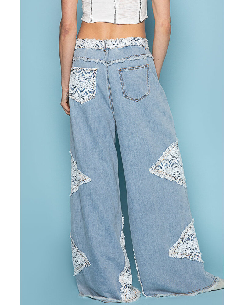 pants in twill with crochet patch