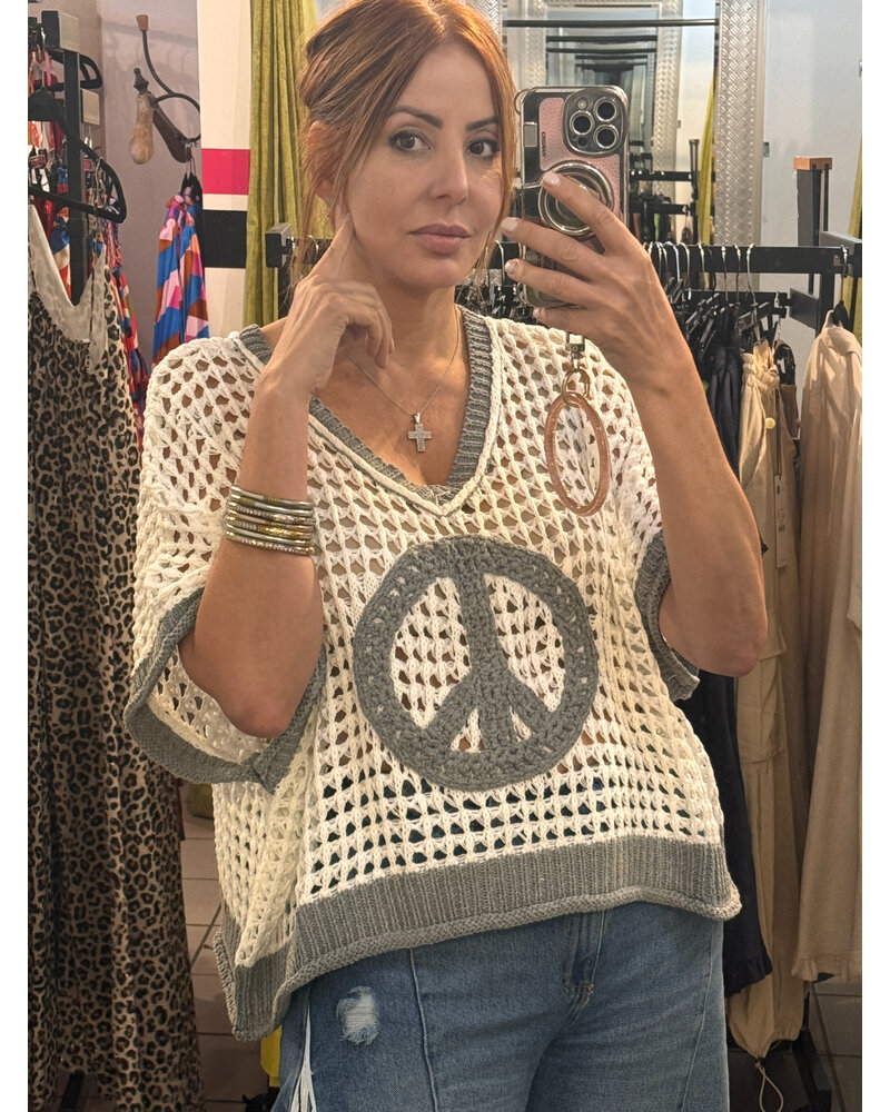 Oversize v-neck short sleeve peace sign sweater grey