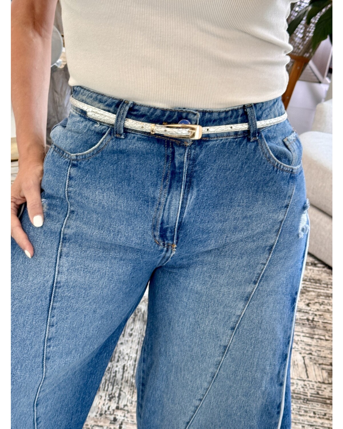 Sleek strap leather belt