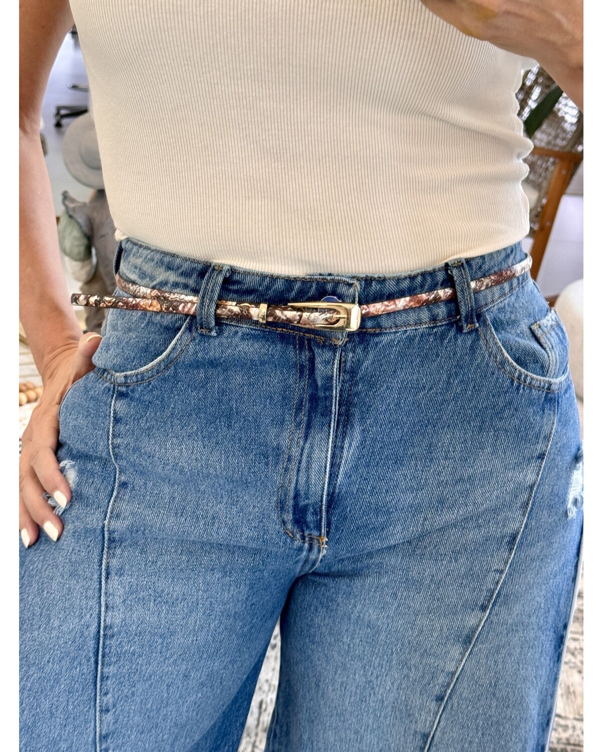 Sleek strap leather belt