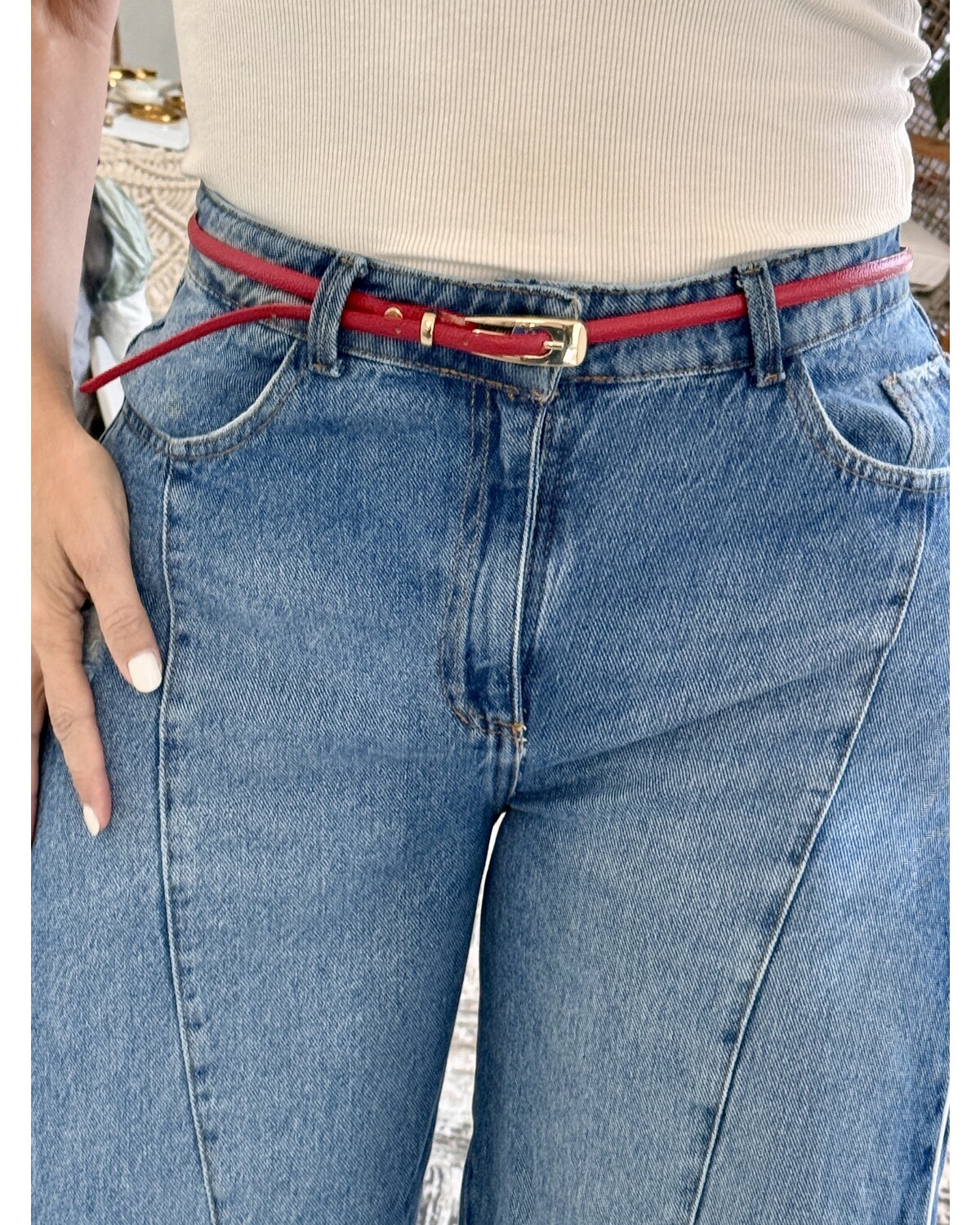 Sleek strap leather belt