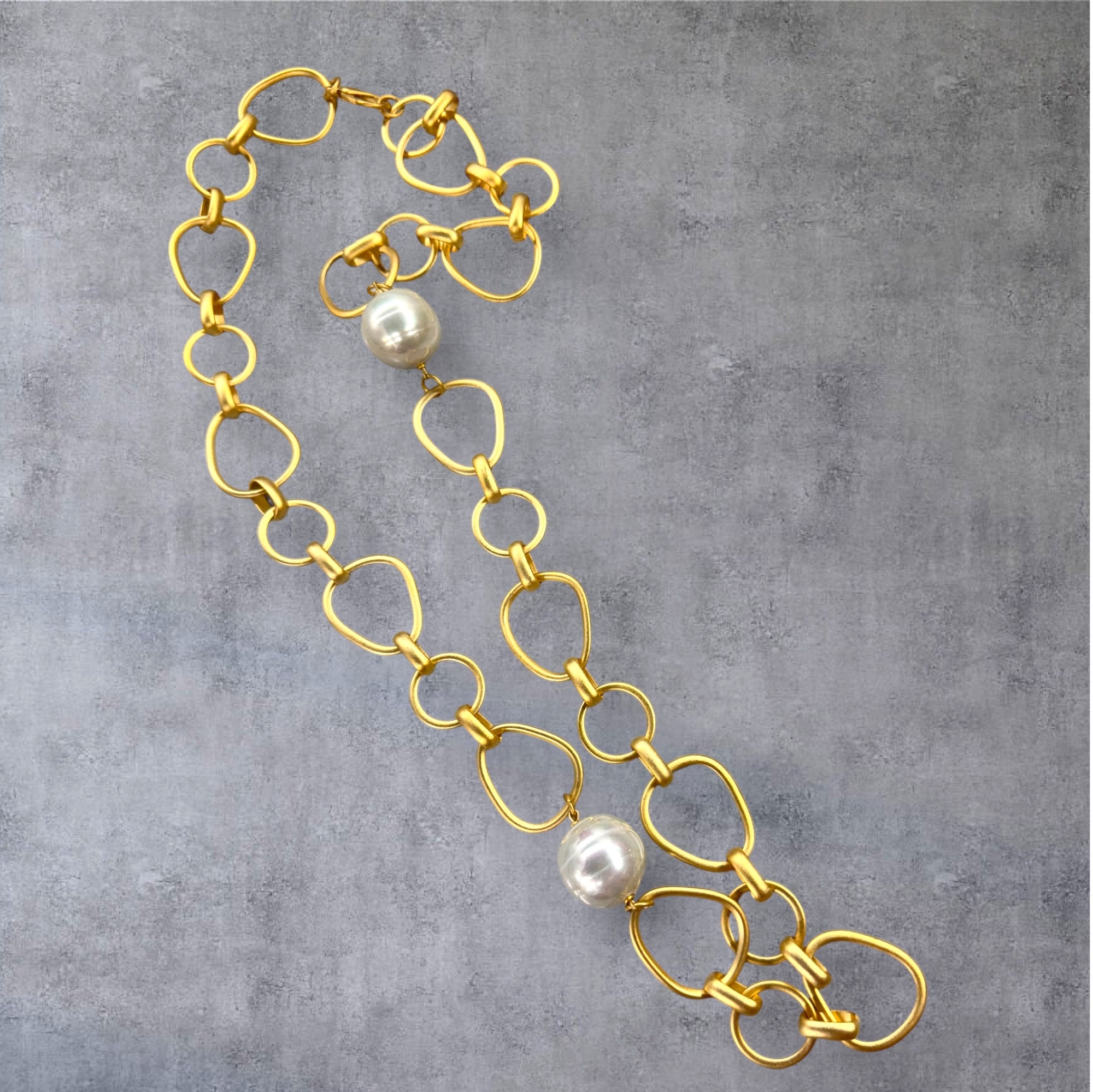 2 big pearl long necklace made in Soain B’LA Btq & Avarcaspr