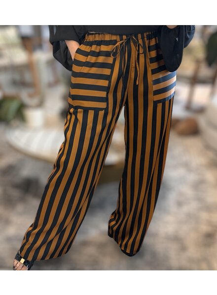 Mid-Rise Wide Leg Pants