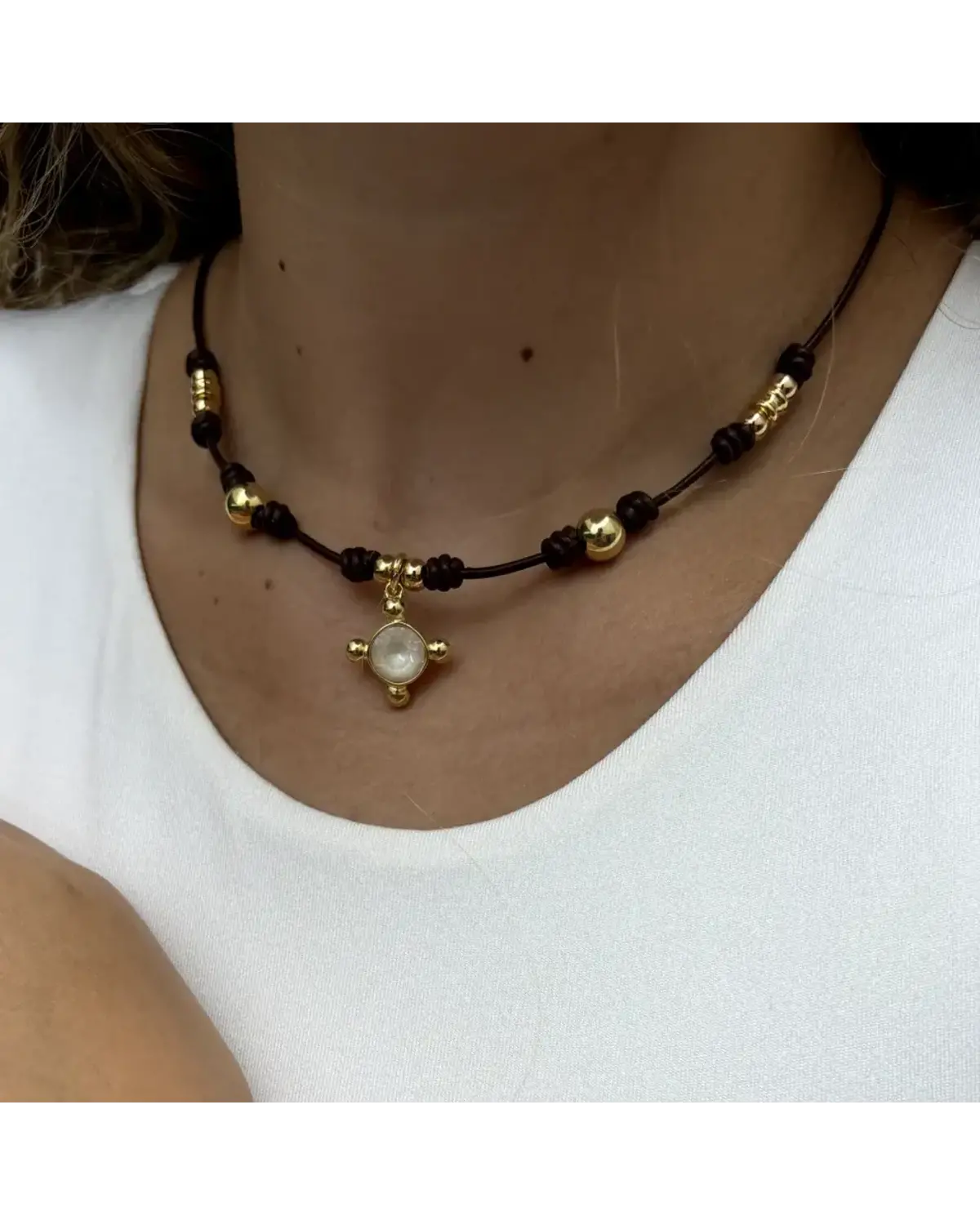 Collar con Colgante de Cruz