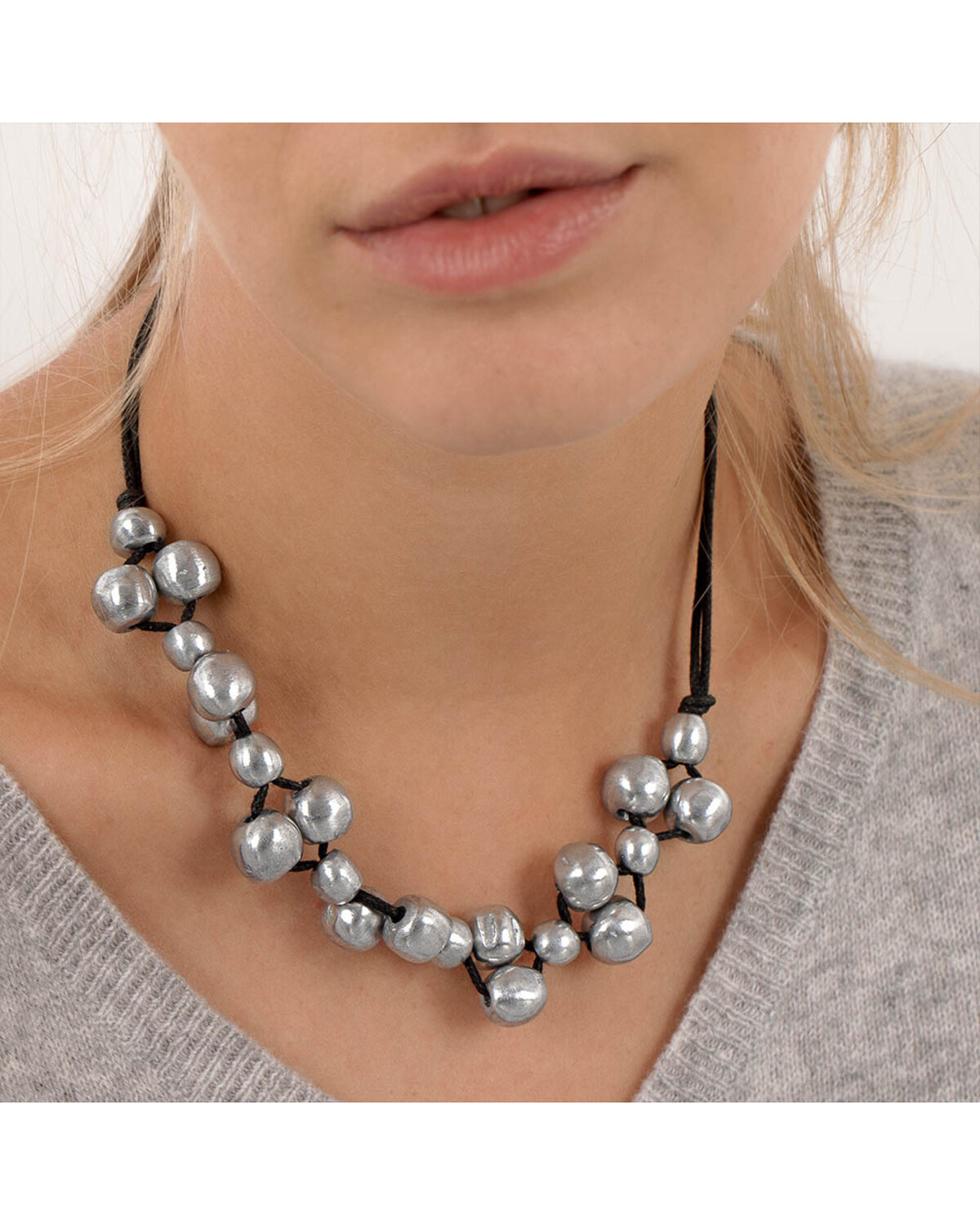 AL02180 /String Necklace Braided Spheres