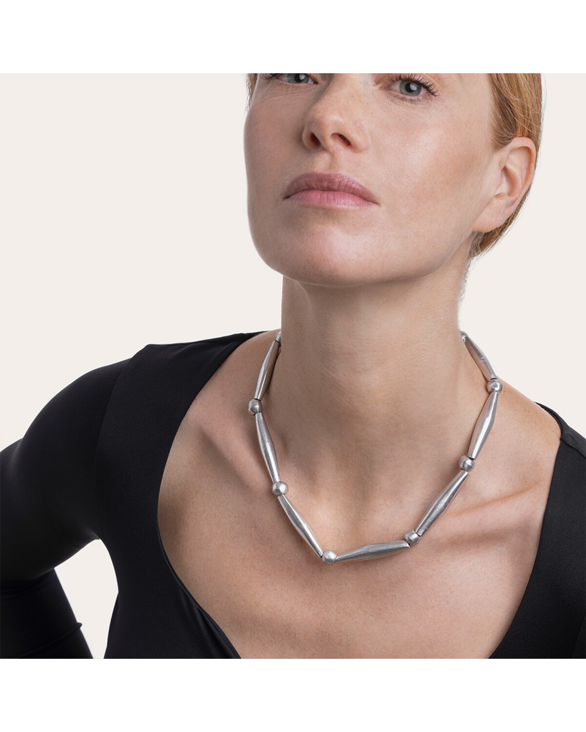 AL02231COLLIER 8 TUBE OVALE