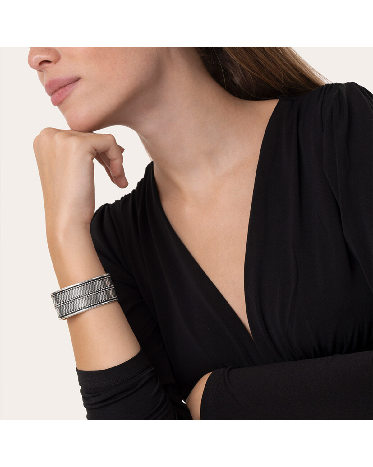 mi2098BRACCIALE FASCIA INCISA
