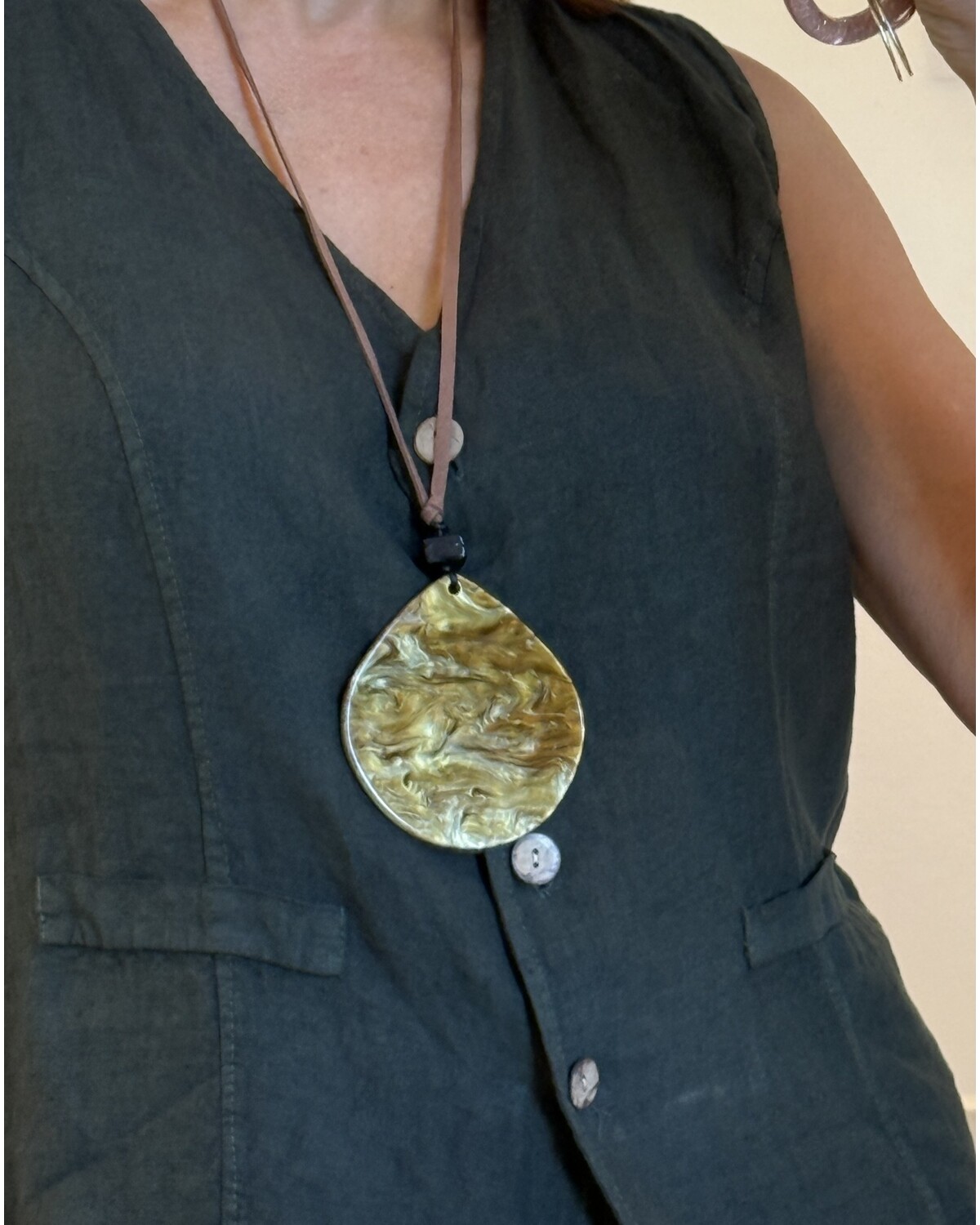 Acrylic brass adjustable necklace