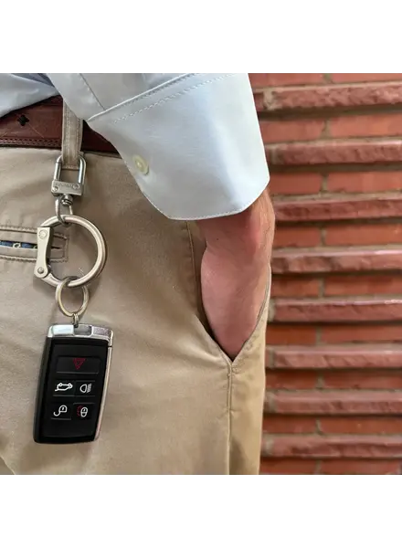 Men's Keychain - Sleek Matte Black O-Boy Keyring silver