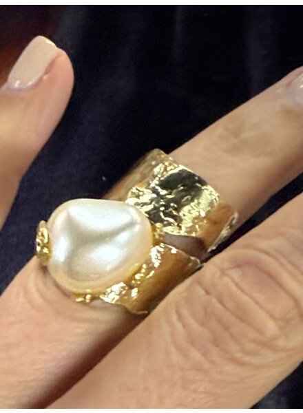 Baroque Pearl ring