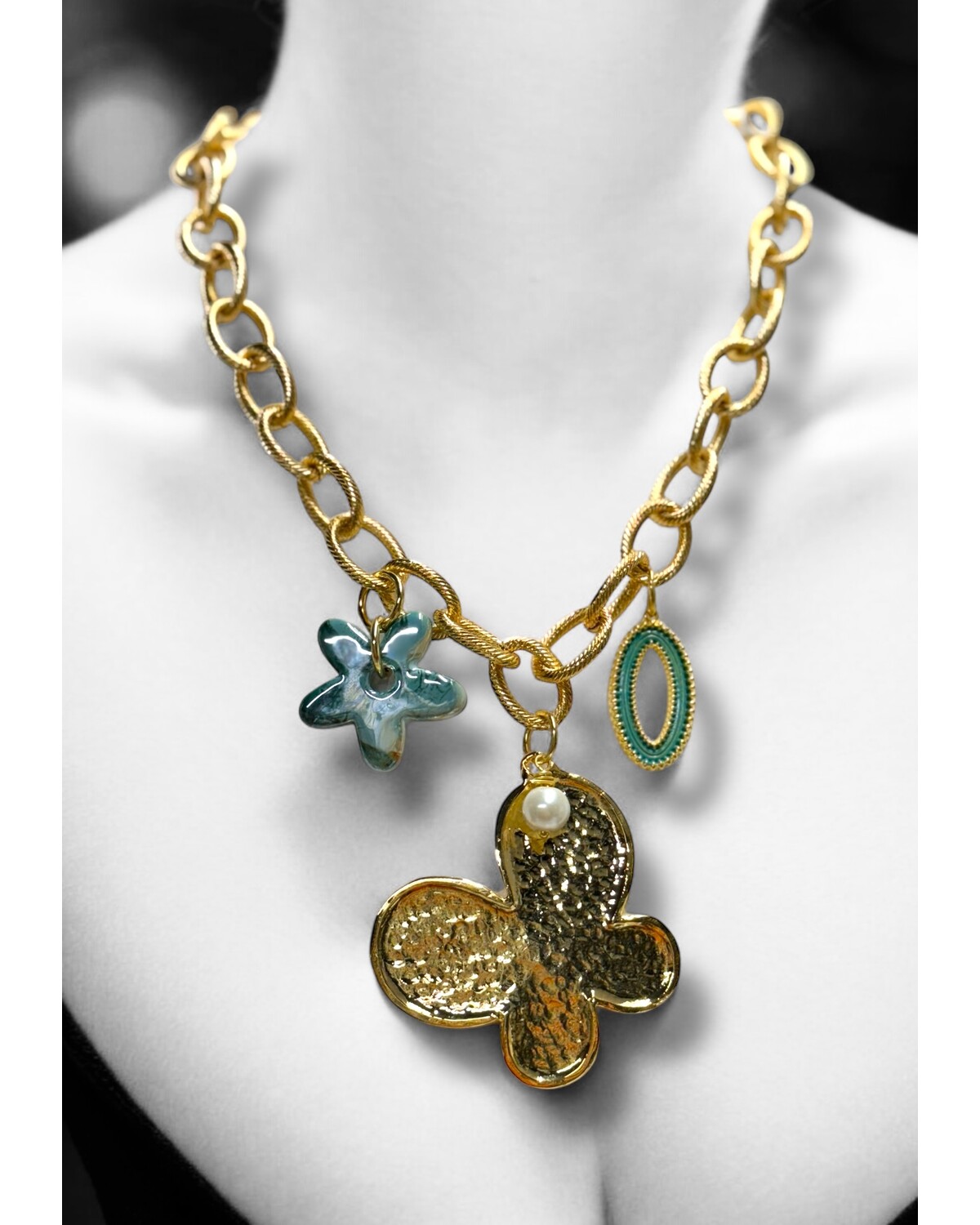 Big flower 4 soles necklace