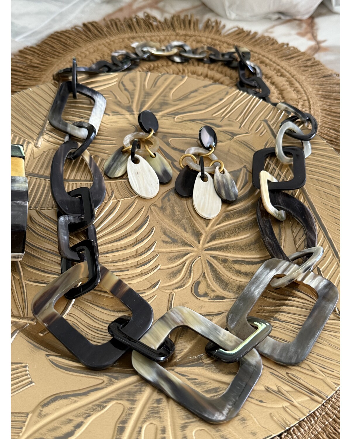 African accents 3 natural horn