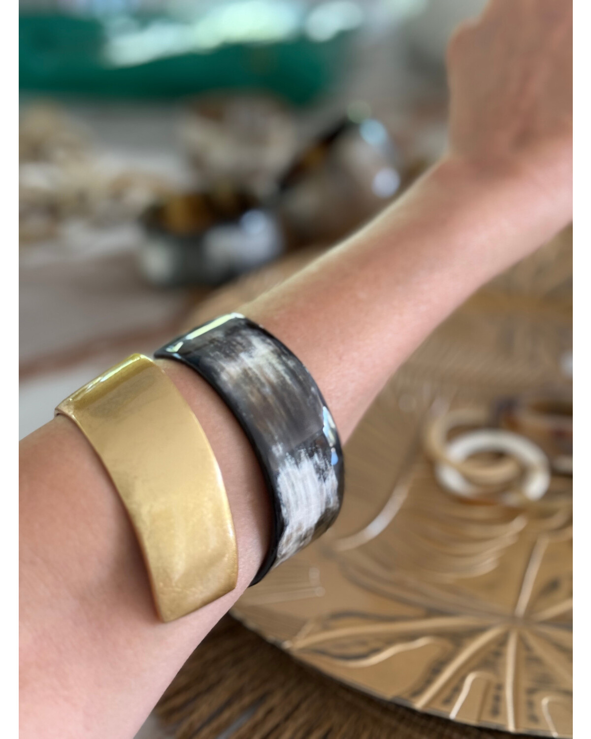 Spiral cuff horn bracket