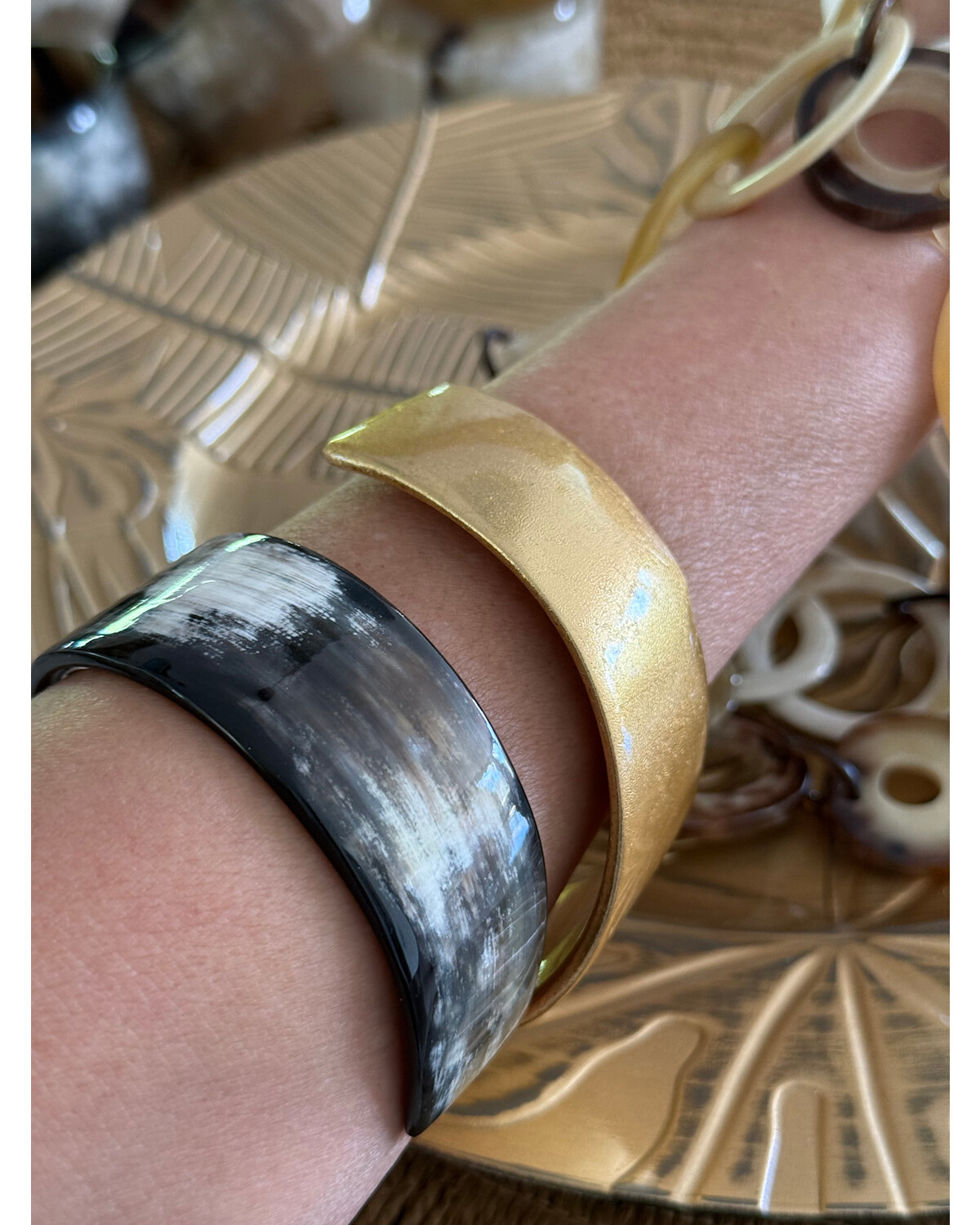 Spiral cuff horn bracket