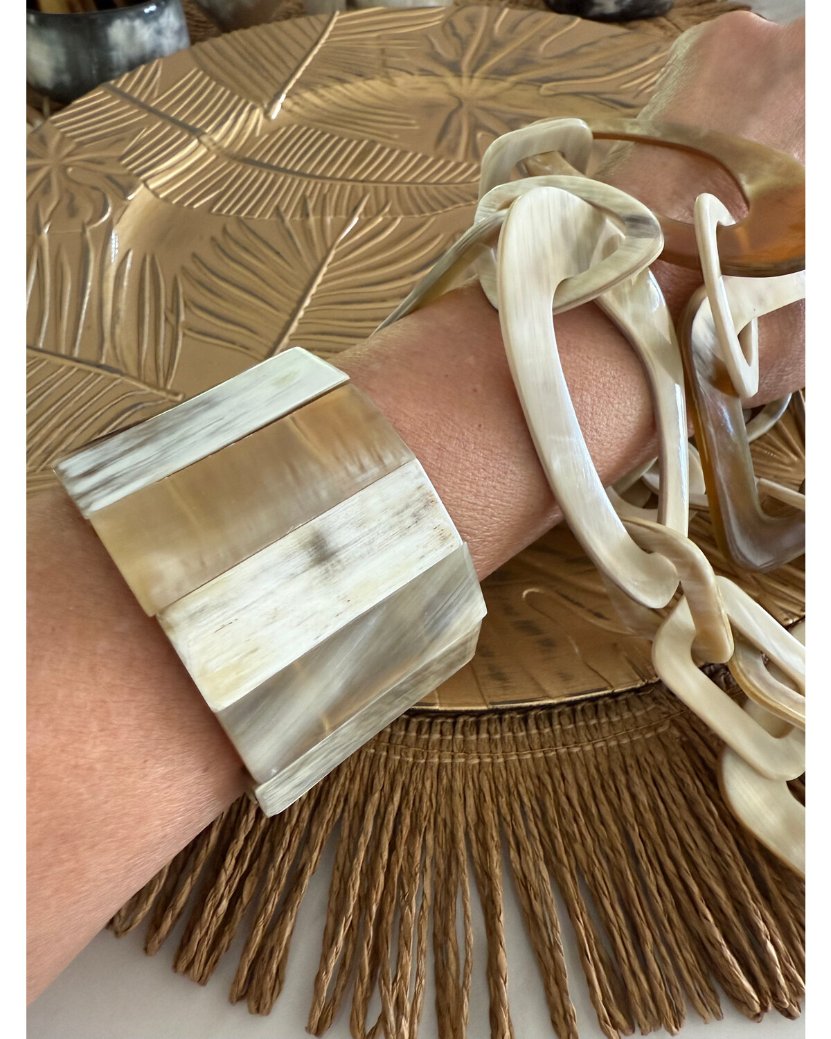 Elastic horn bracelet