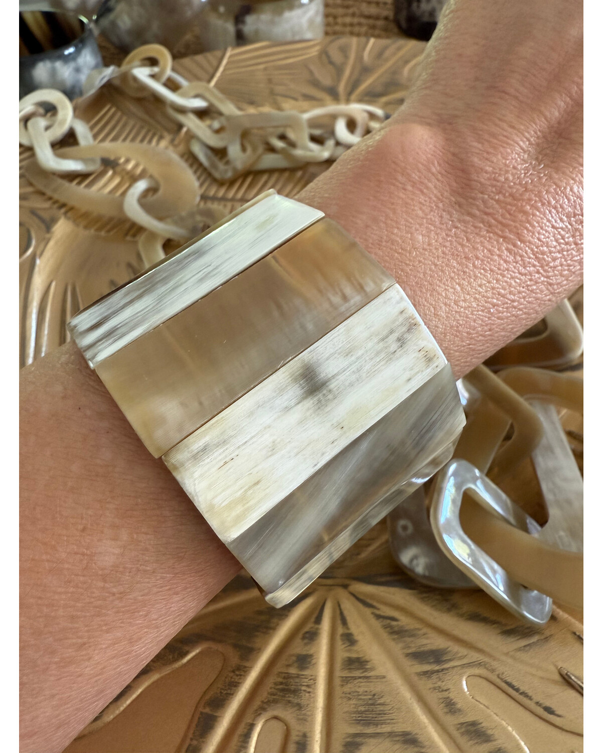 Elastic horn bracelet
