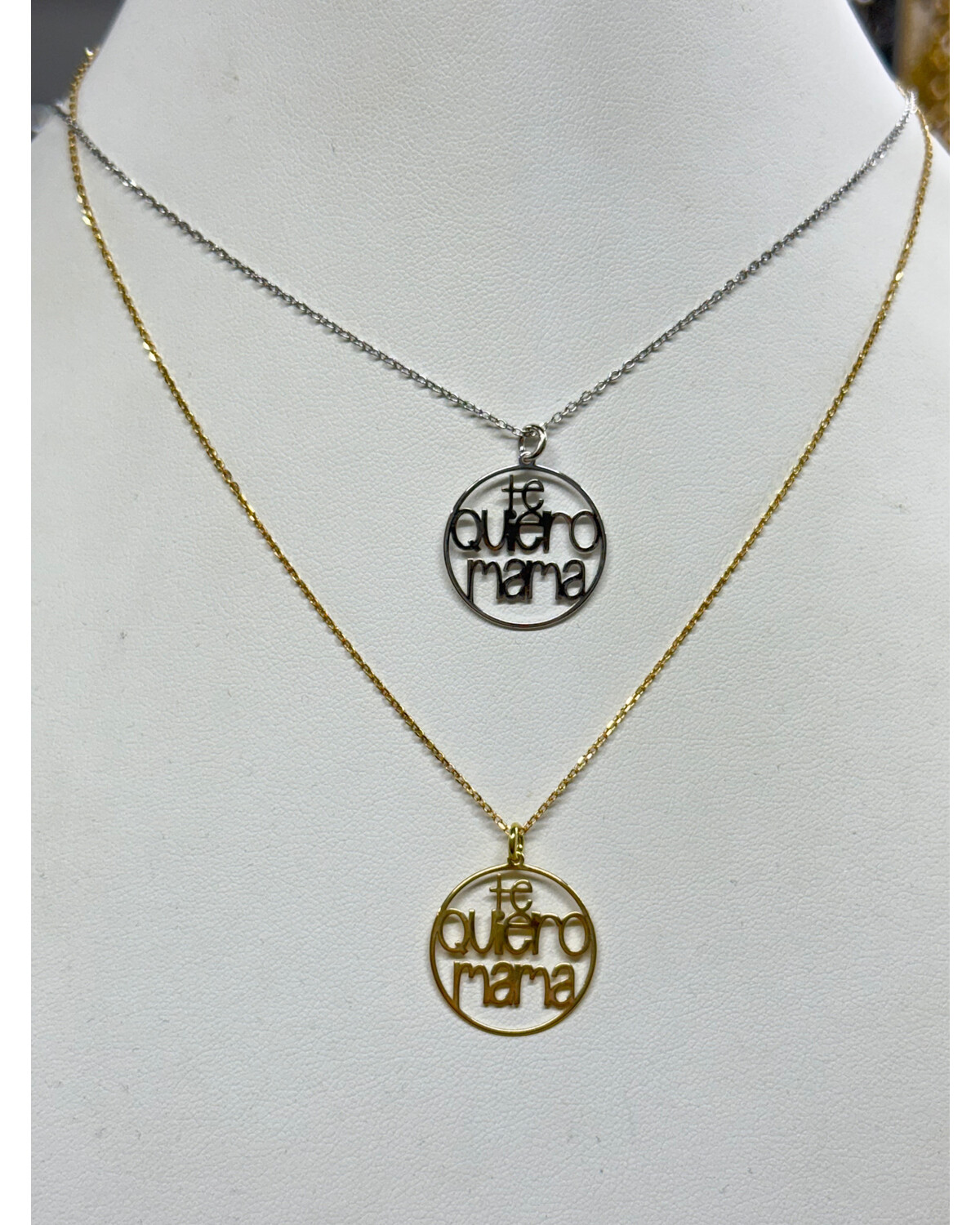 Te quiero mamá necklaces