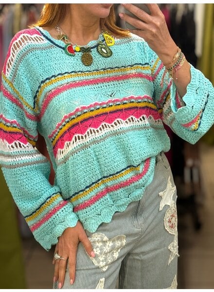 round neck, full sleeve thin sweater