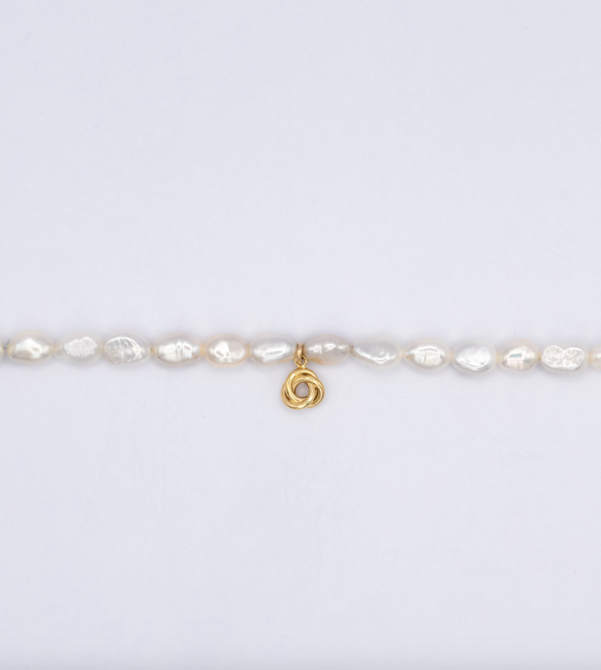 Flora Ciccarelli Flora Ciccarelli- 22A -002 Bracelet 6" en perle avec breloques / noeud