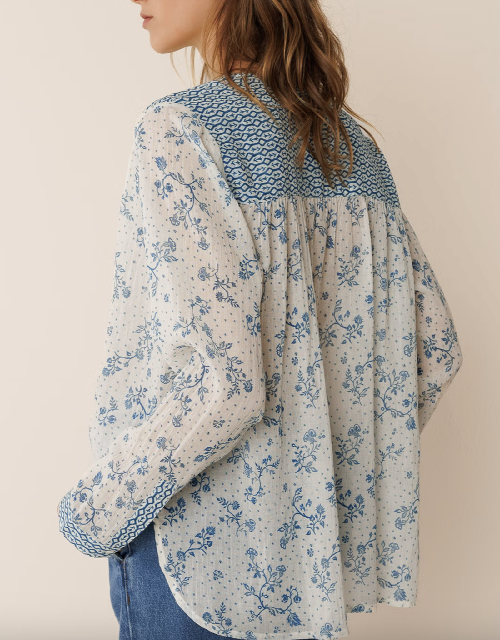 Indi & Cold Indi & Cold- VV25bk170 blouse  SS25
