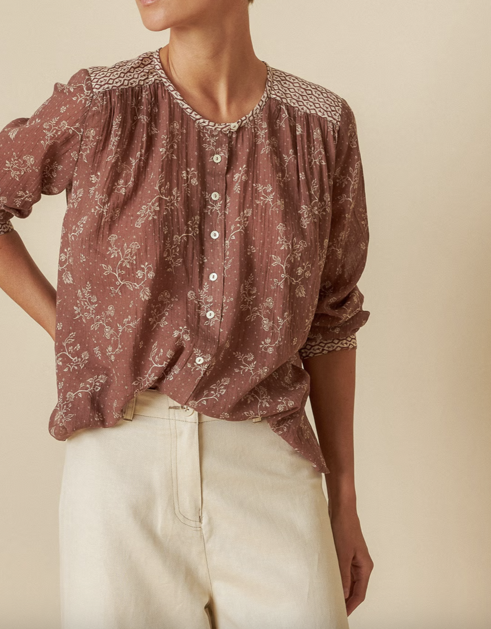 Indi & Cold Indi & Cold- VV25bk170 blouse  SS25